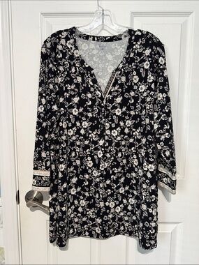 NWT Croft & Barrow Black and White Floral Tunic. Size XXL.